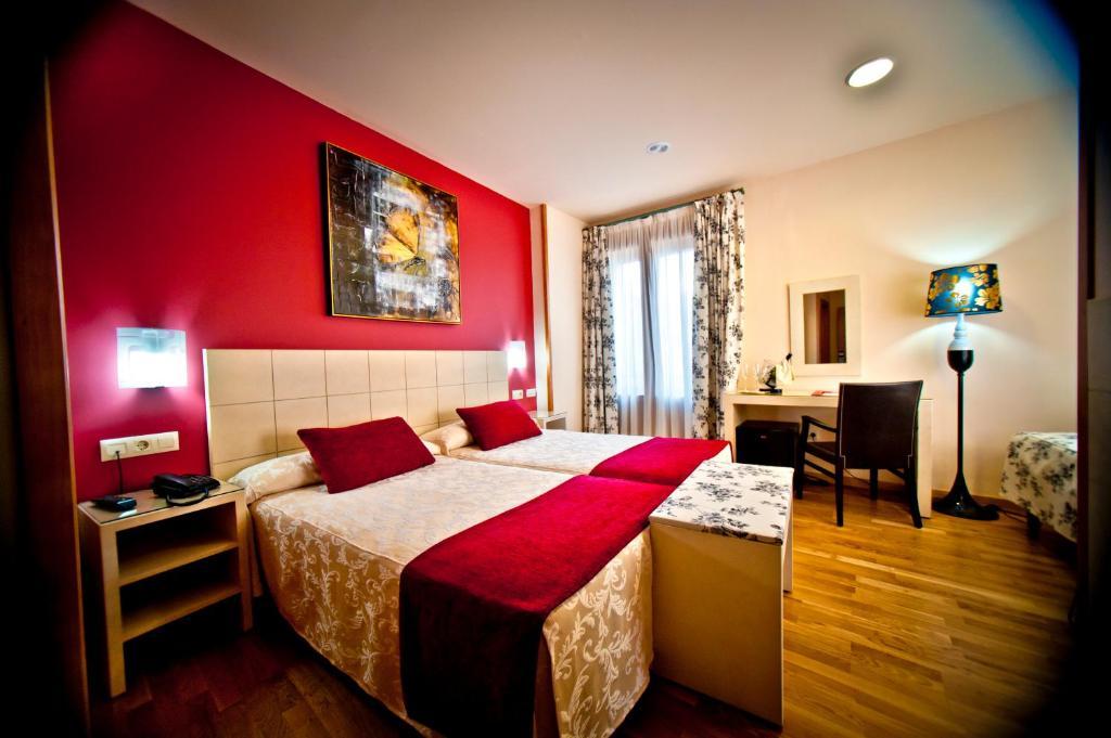 Hotel Condes De Castilla Segovia Room photo